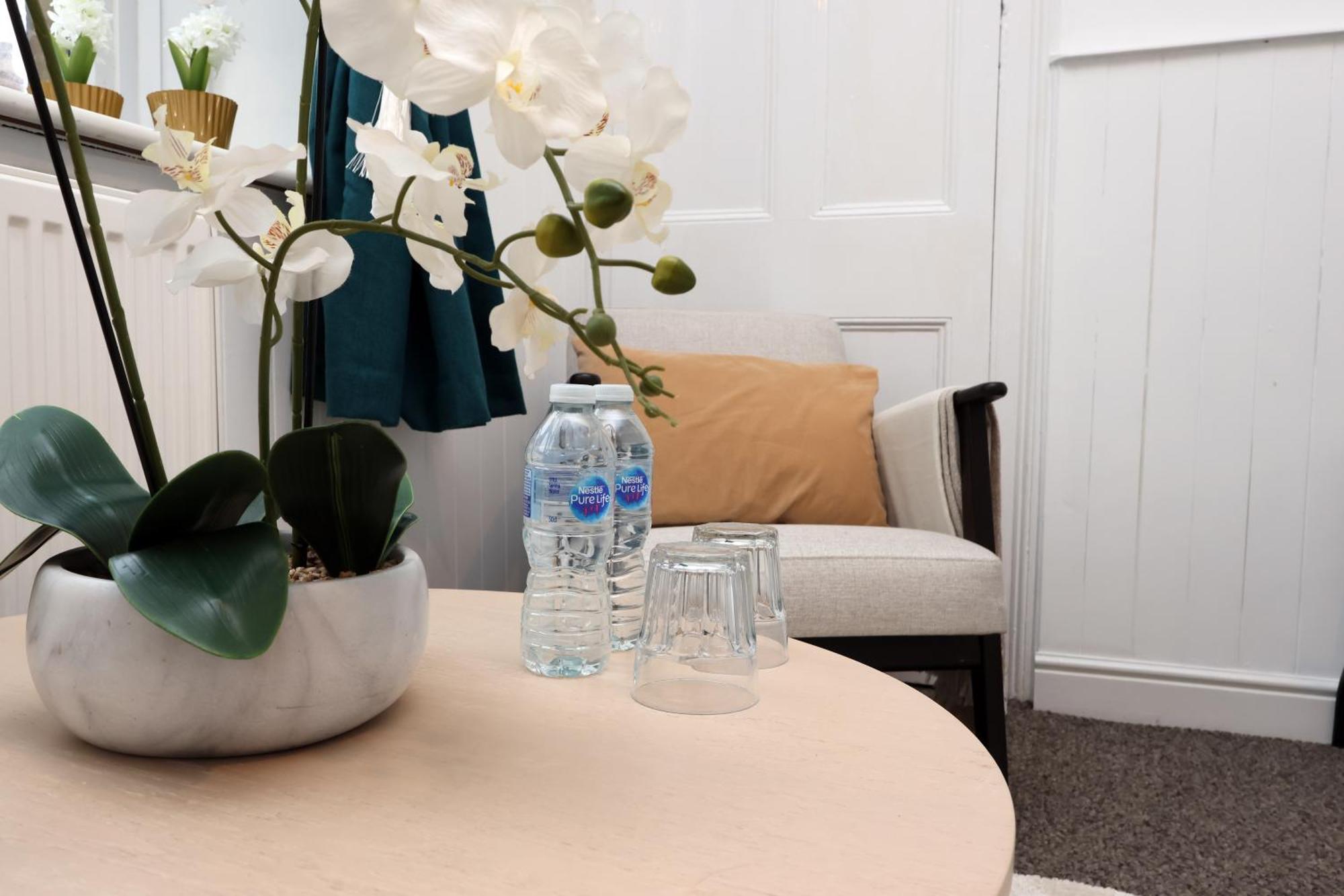 Cardiff City Guesthouse, Central Rooms, Fast Wi-Fi, On-Street Parking カーディフ エクステリア 写真