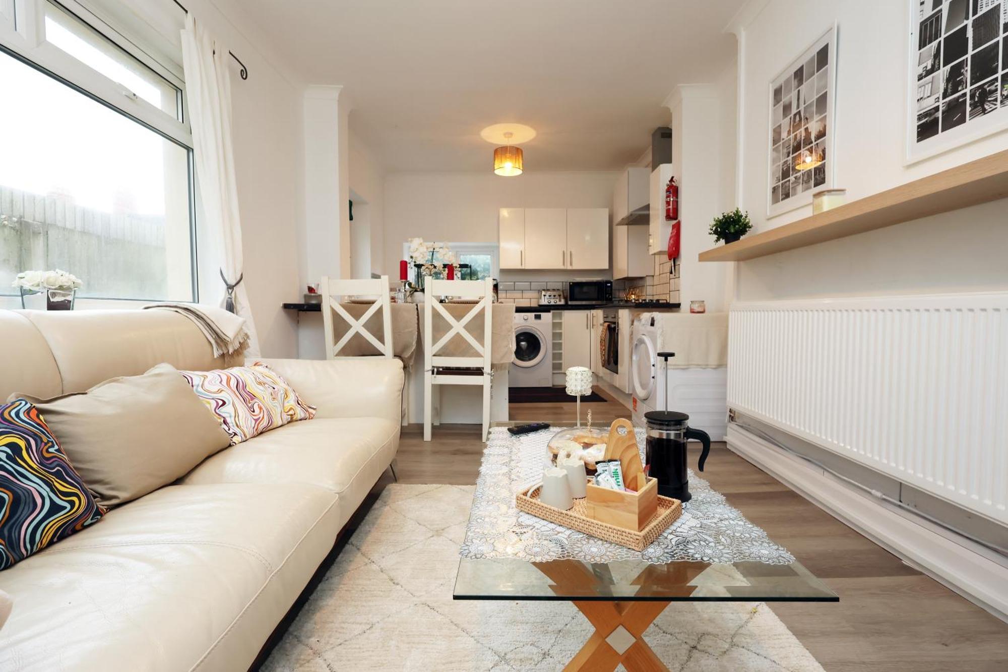 Cardiff City Guesthouse, Central Rooms, Fast Wi-Fi, On-Street Parking カーディフ エクステリア 写真
