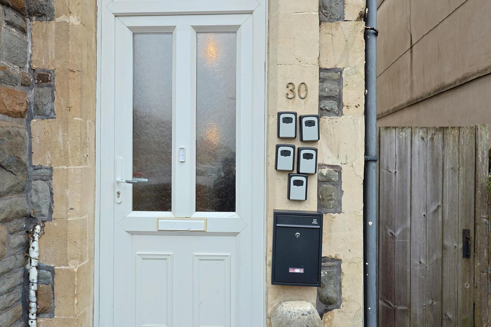 Cardiff City Guesthouse, Central Rooms, Fast Wi-Fi, On-Street Parking カーディフ エクステリア 写真