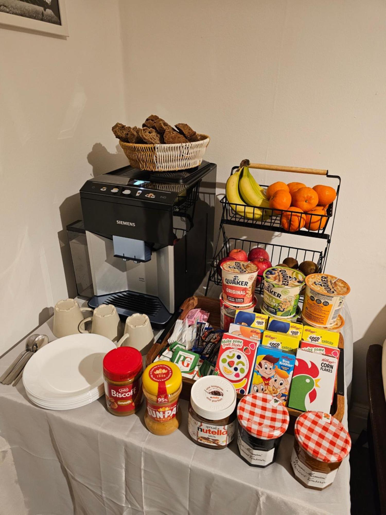 Cardiff City Guesthouse, Central Rooms, Fast Wi-Fi, On-Street Parking カーディフ エクステリア 写真