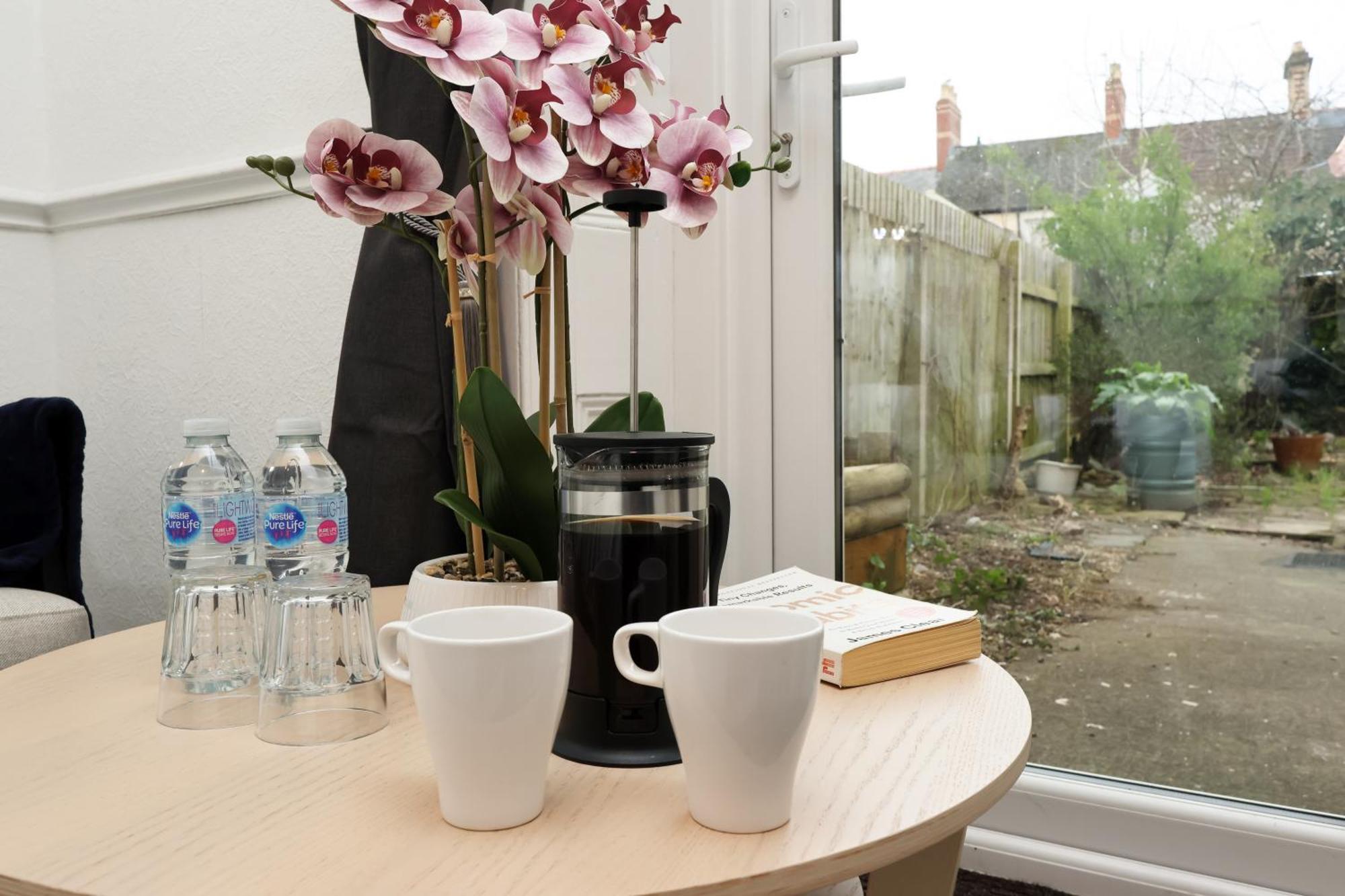 Cardiff City Guesthouse, Central Rooms, Fast Wi-Fi, On-Street Parking カーディフ エクステリア 写真
