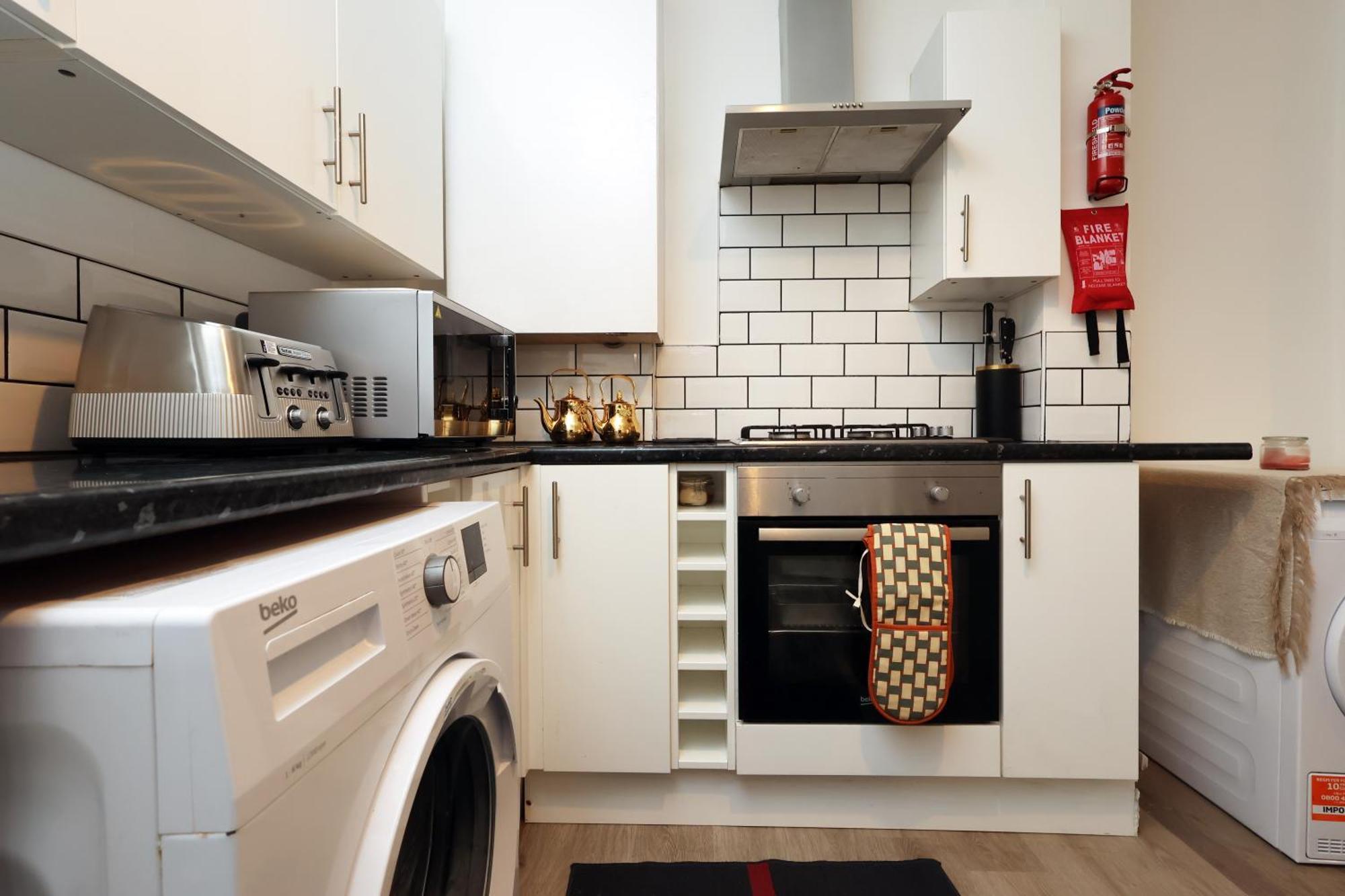 Cardiff City Guesthouse, Central Rooms, Fast Wi-Fi, On-Street Parking カーディフ エクステリア 写真