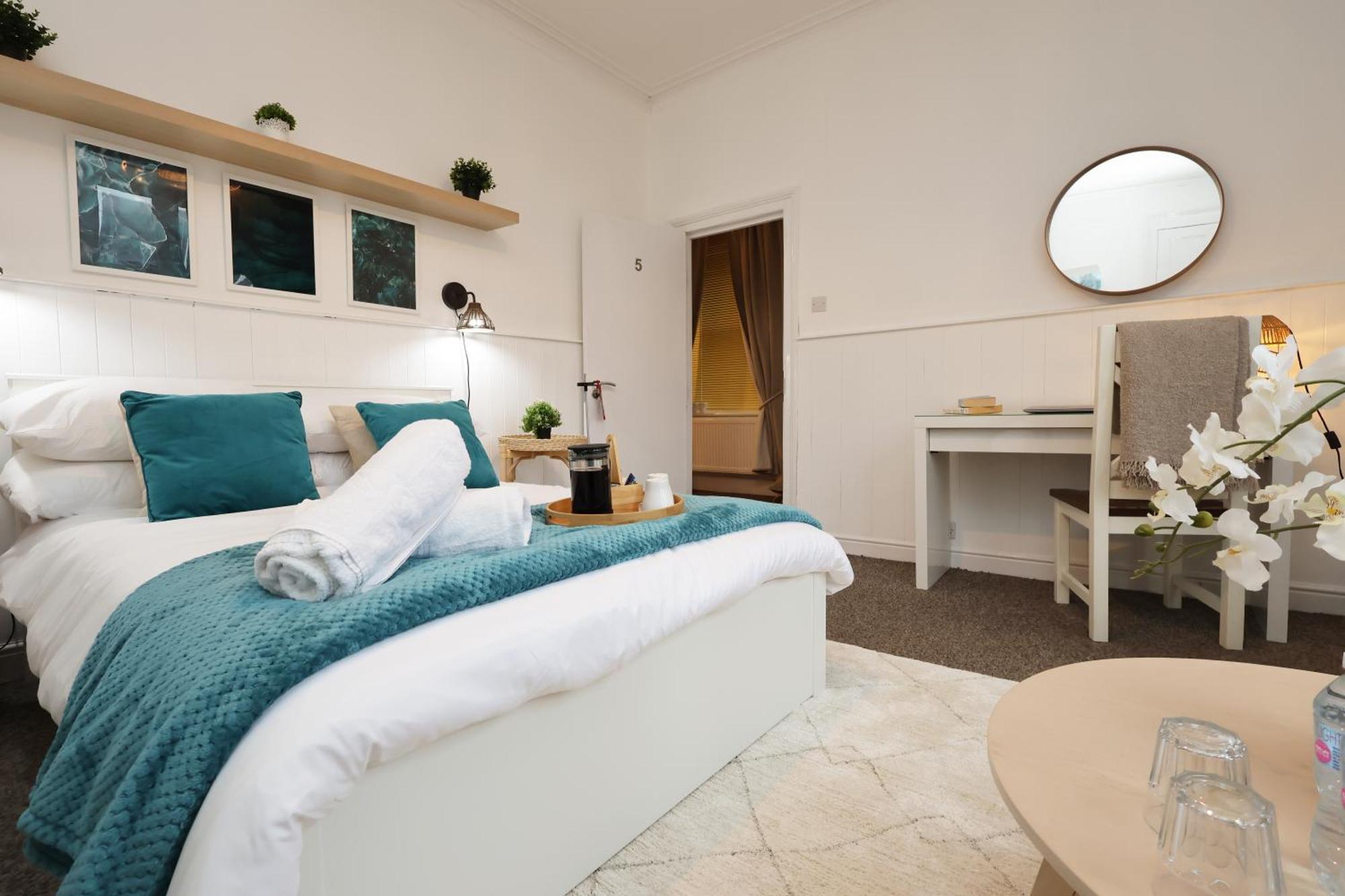 Cardiff City Guesthouse, Central Rooms, Fast Wi-Fi, On-Street Parking カーディフ エクステリア 写真